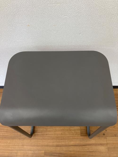 Knoll (ノル) サイドテーブル Toboggan Pull Up Table