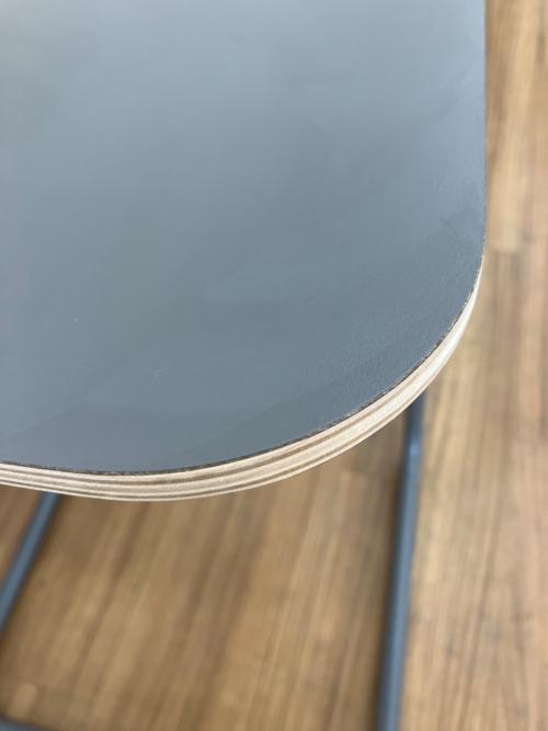 Knoll (ノル) サイドテーブル Toboggan Pull Up Table