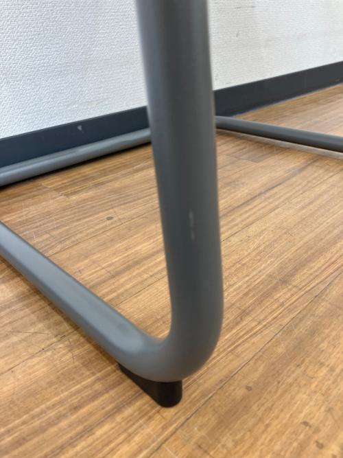 Knoll (ノル) サイドテーブル Toboggan Pull Up Table
